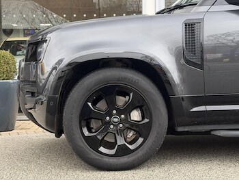 Used Land Rover Defender 130 2023 for sale - 77524999: Photo