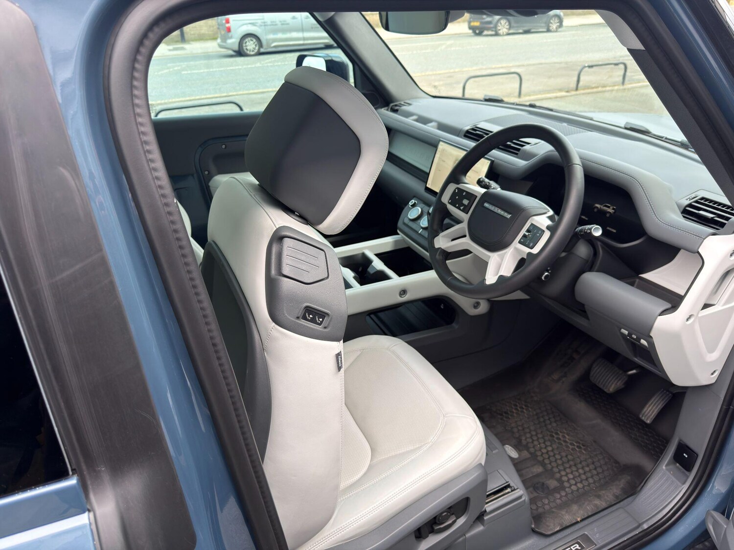 Used Land Rover Defender 90 2025 for sale - 77994209: Photo 24