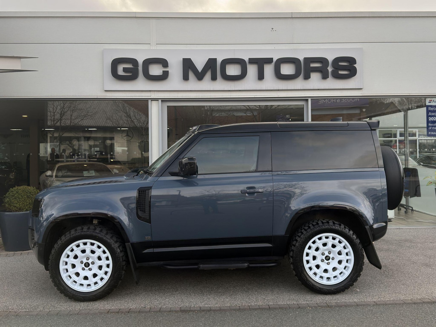 Used Land Rover Defender 90 2025 for sale - 77994209: Photo 3