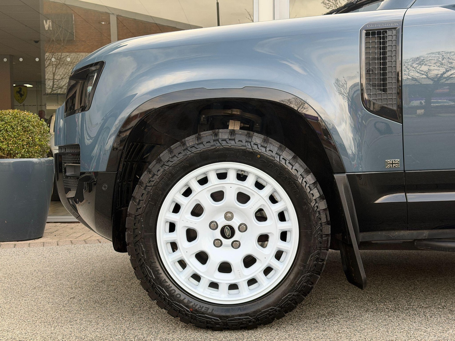 Used Land Rover Defender 90 2025 for sale - 77994209: Photo 4