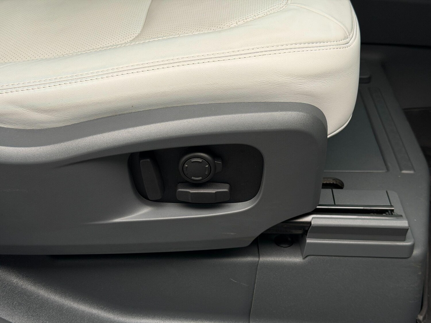 Used Land Rover Defender 90 2025 for sale - 77994209: Photo 42