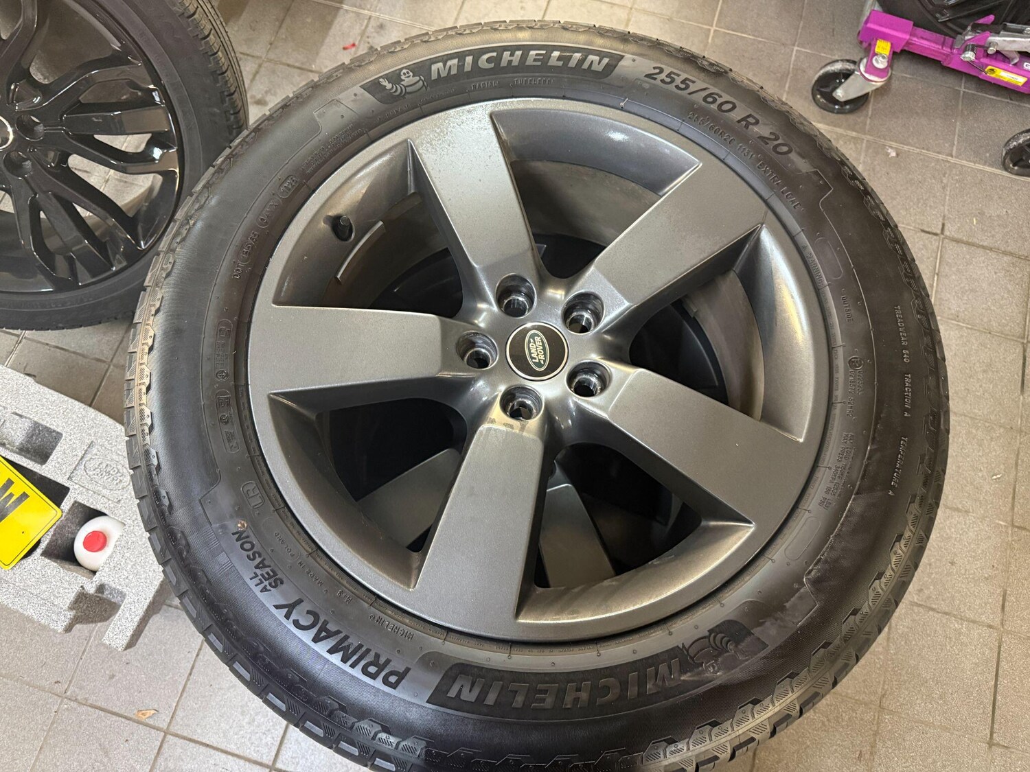 Used Land Rover Defender 90 2025 for sale - 77994209: Photo 77