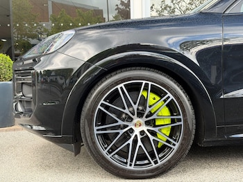 Used Porsche Cayenne 2024 for sale - 78562309: Photo