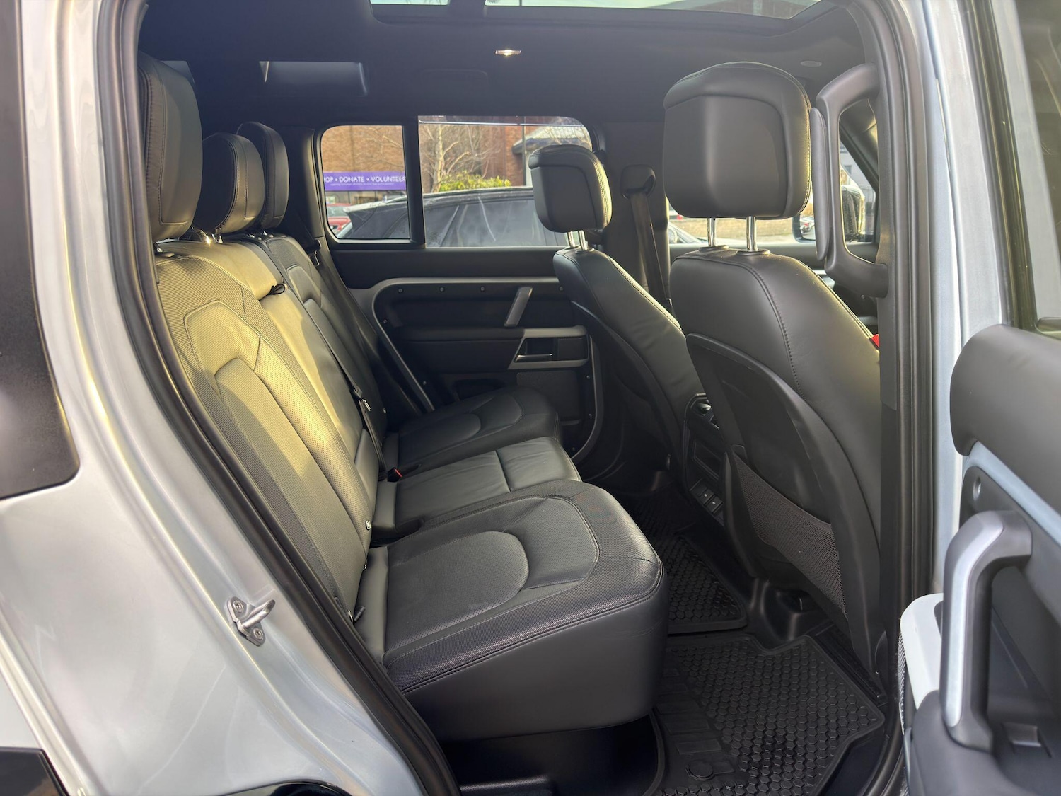 Used Land Rover Defender 110 2023 for sale - 77130789: Photo 24