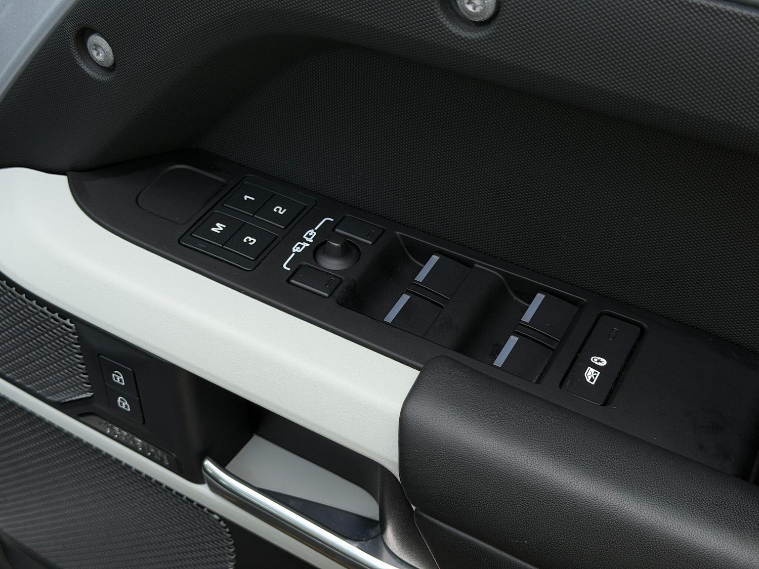 Used Land Rover Defender 110 2023 for sale - 77130789: Photo 37