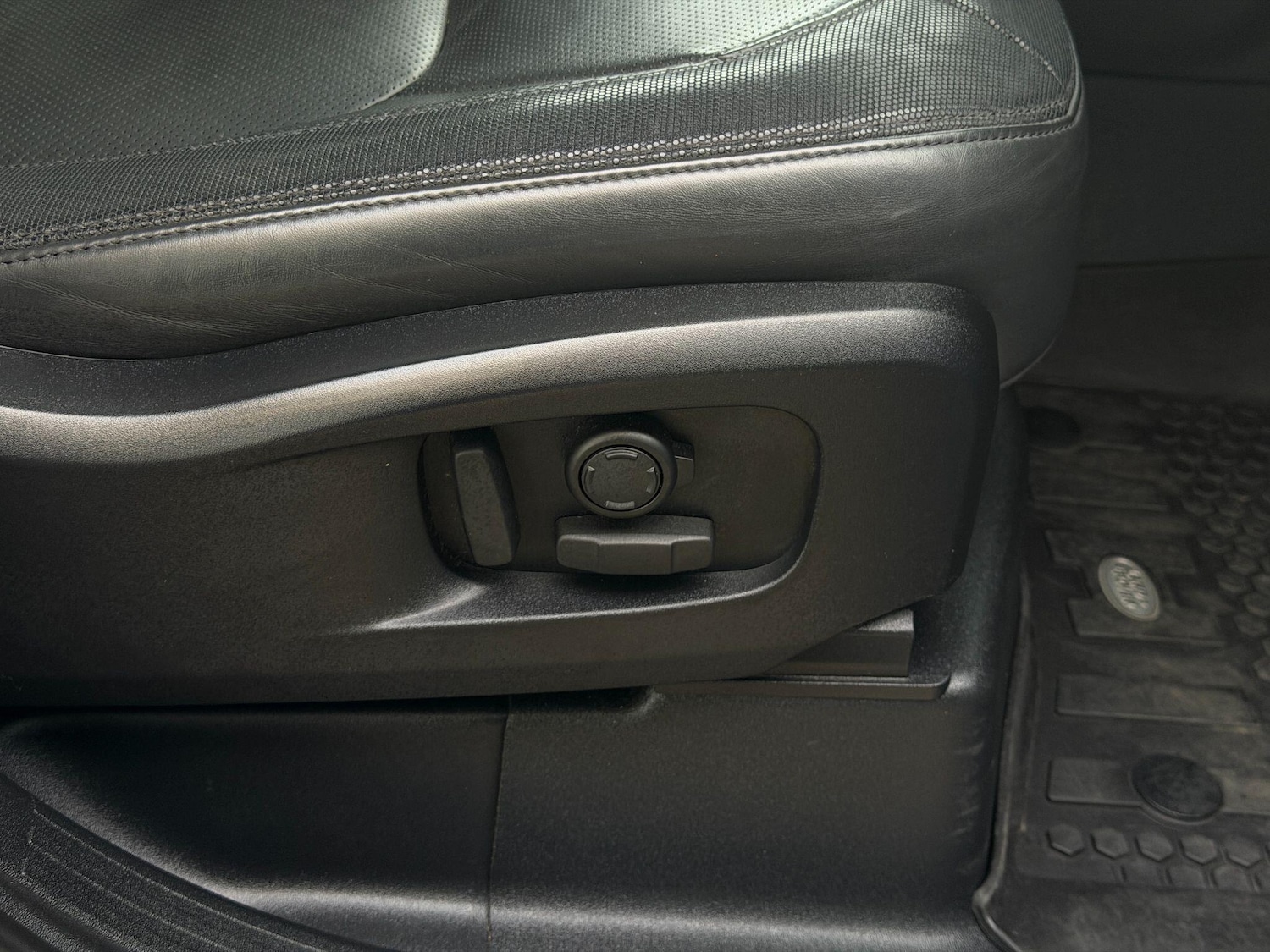 Used Land Rover Defender 110 2023 for sale - 77130789: Photo 39