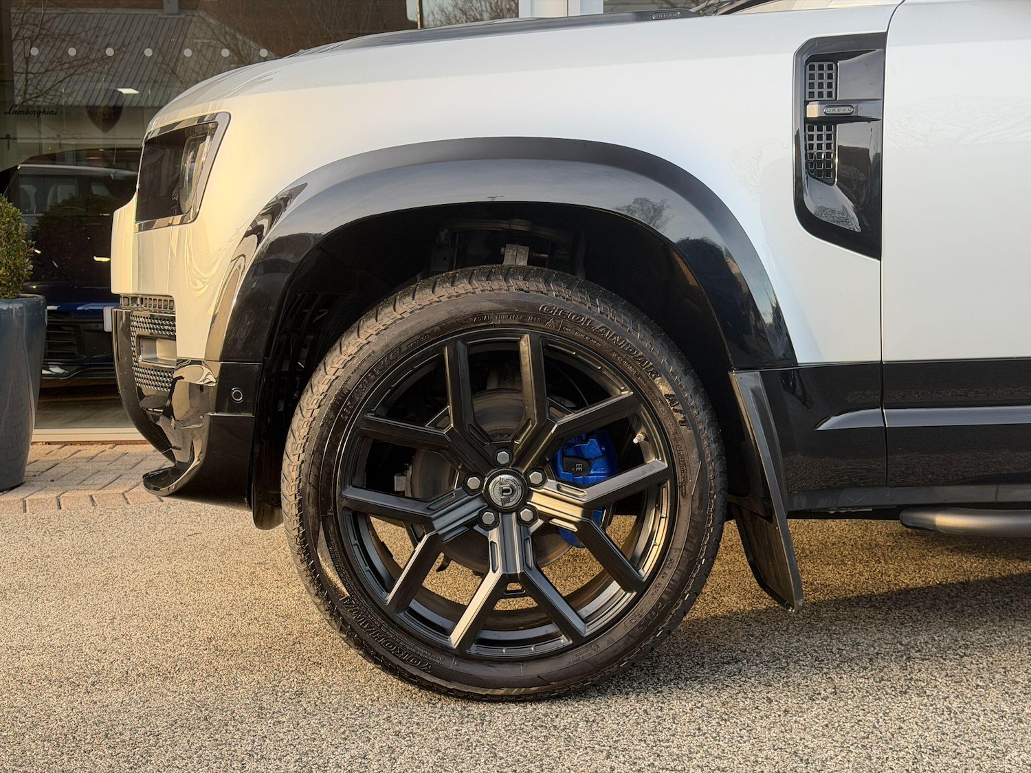 Used Land Rover Defender 110 2023 for sale - 77130789: Photo 4