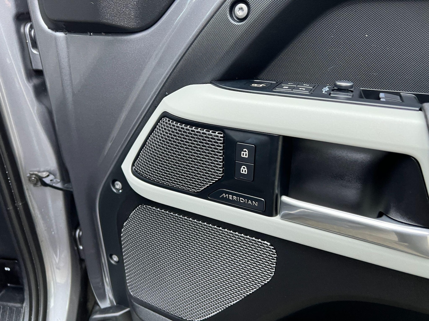 Used Land Rover Defender 2022 for sale - 77049855: Photo 48