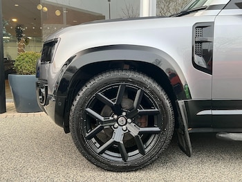 Used Land Rover Defender 2022 for sale - 77049855: Photo