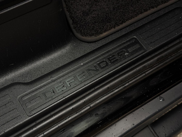 Used Land Rover Defender 90 2023 for sale - 76158767: Photo 32