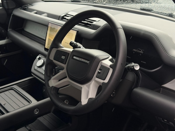 Used Land Rover Defender 90 2023 for sale - 76158767: Photo 35