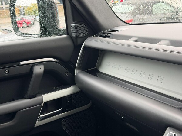 Used Land Rover Defender 90 2023 for sale - 76158767: Photo 45