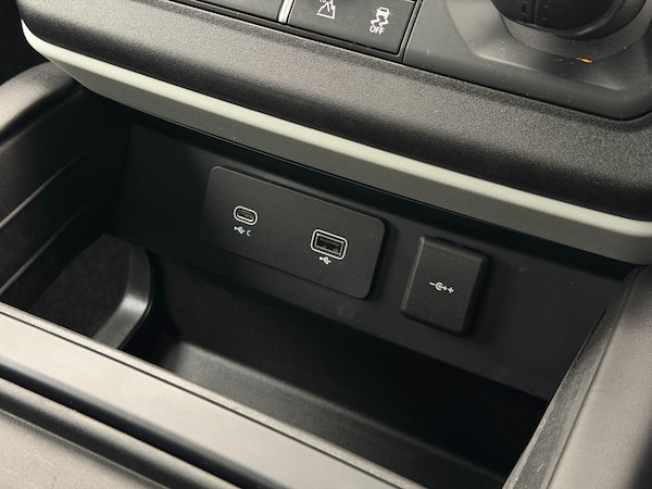 Used Land Rover Defender 90 2023 for sale - 76158767: Photo 47