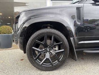 Used Land Rover Defender 90 2023 for sale - 76158767: Photo 4