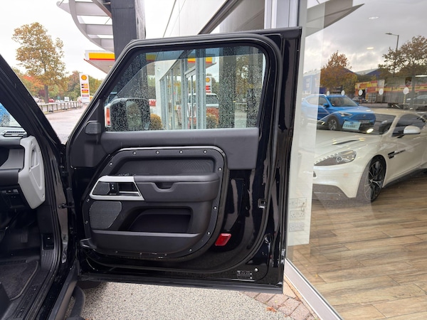 Used Land Rover Defender 90 2023 for sale - 76158767: Photo 52