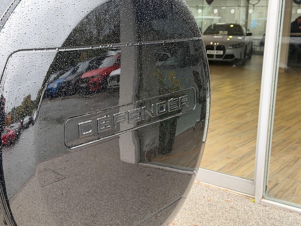 Used Land Rover Defender 90 2023 for sale - 76158767: Photo 64