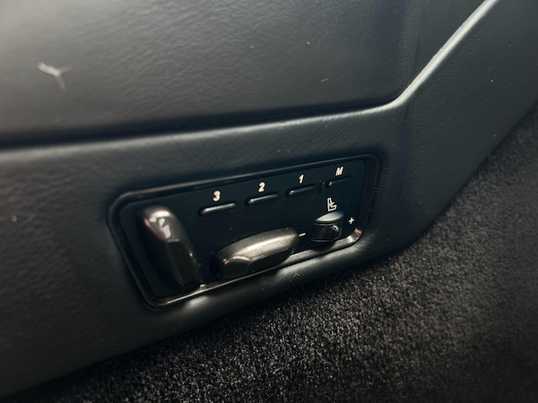 Used Aston Martin Vanquish for sale - 75090118: Photo 27