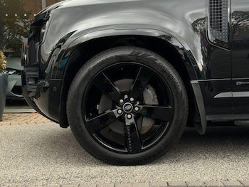 Used Land Rover Defender 110 2021 for sale - 75769449: Photo