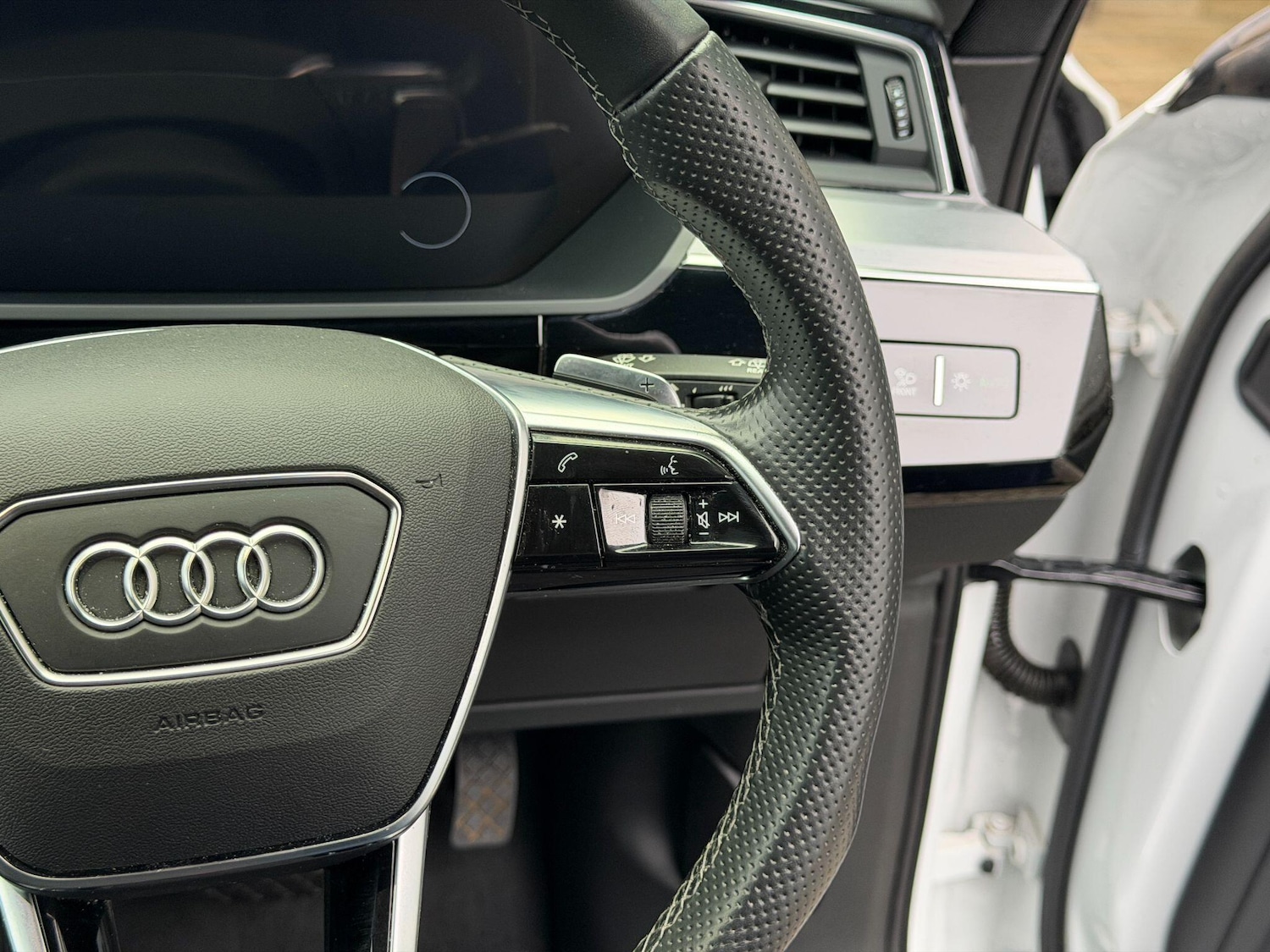 Used Audi e-tron 2022 for sale - 76994676: Photo 28