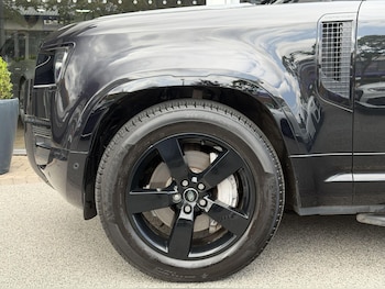 Used Land Rover Defender 110 2023 for sale - 79278941: Photo