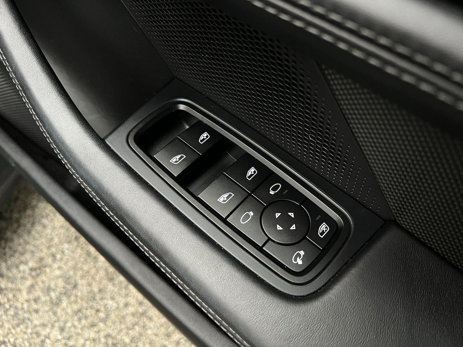 Used Porsche Taycan 2023 for sale - 76283905: Photo 52
