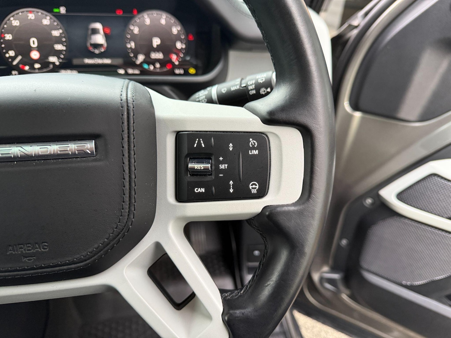 Used Land Rover Defender 110 2023 for sale - 77305814: Photo 30