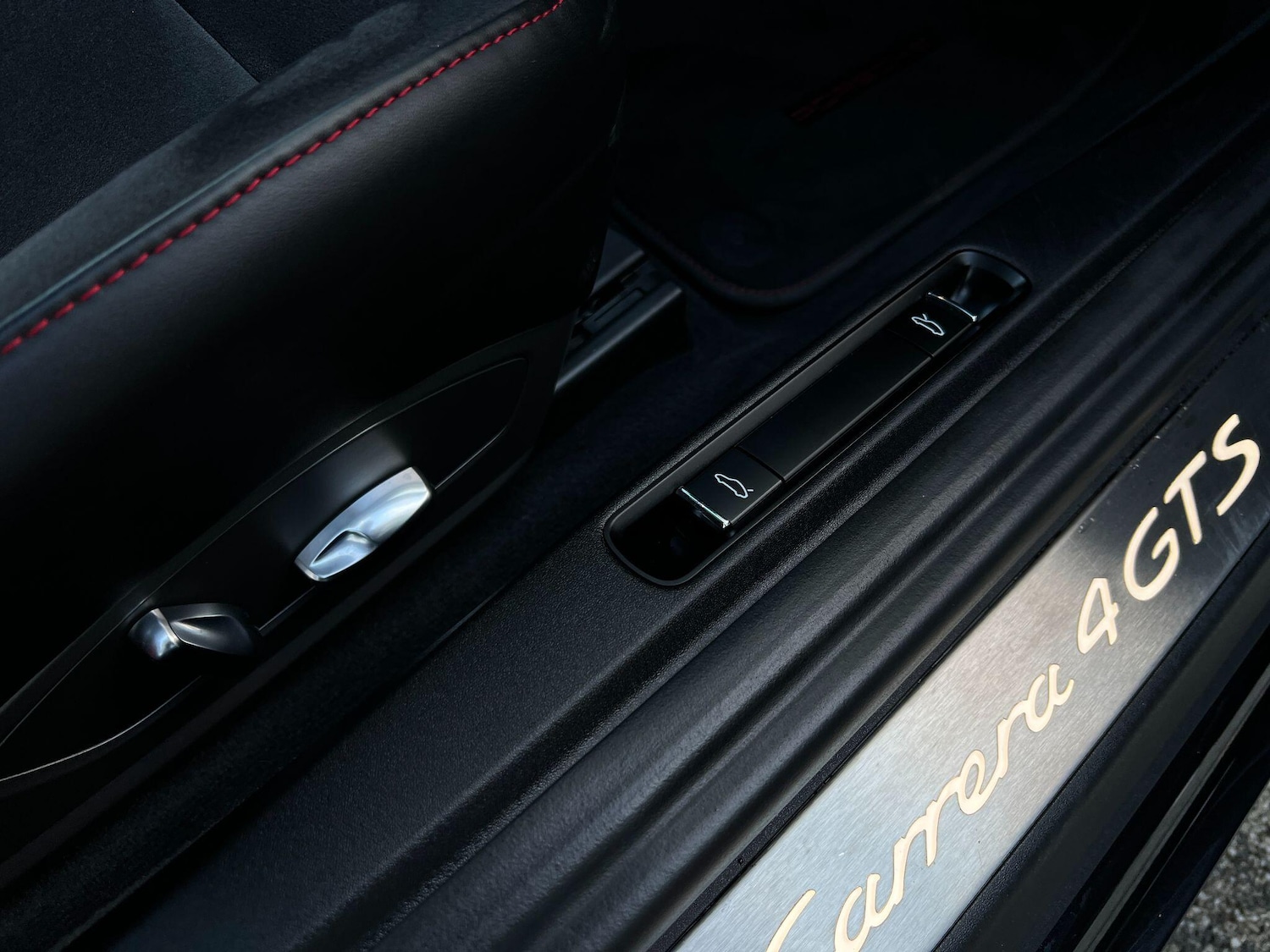 Used Porsche 911 for sale - 76432408: Photo 61