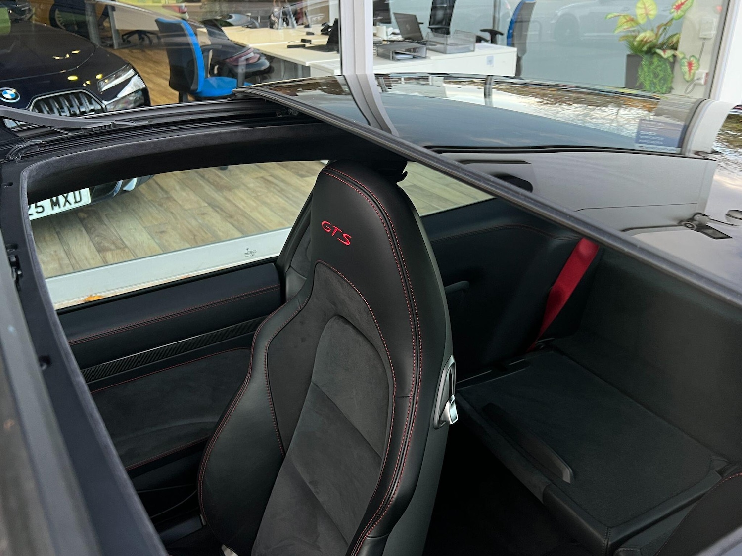 Used Porsche 911 for sale - 76432408: Photo 73