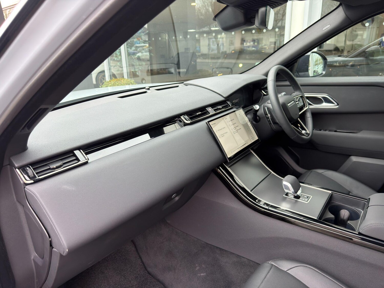 Used Land Rover Range Rover Velar 2024 for sale - 77839348: Photo 11