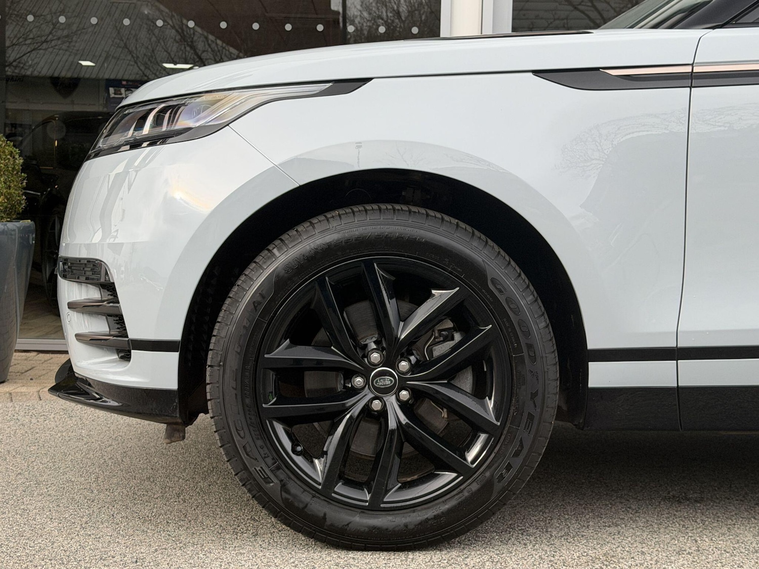 Used Land Rover Range Rover Velar 2024 for sale - 77839348: Photo 3