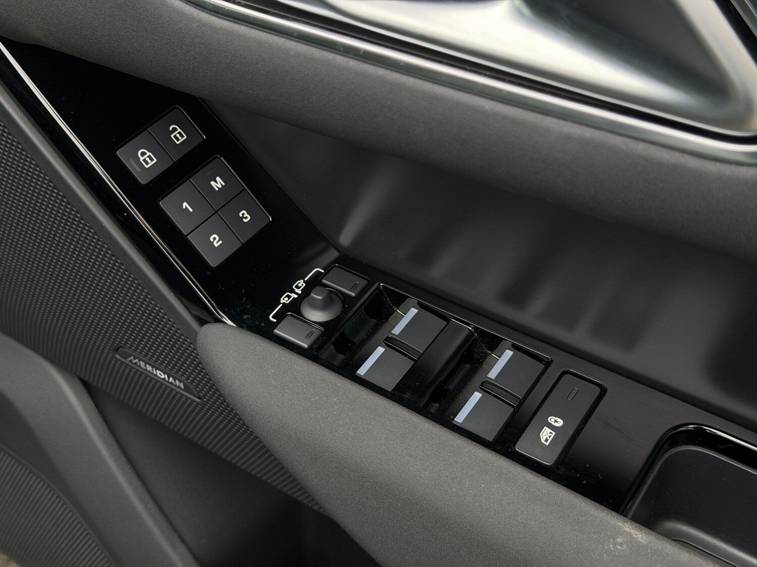 Used Land Rover Range Rover Velar 2024 for sale - 77839348: Photo 30