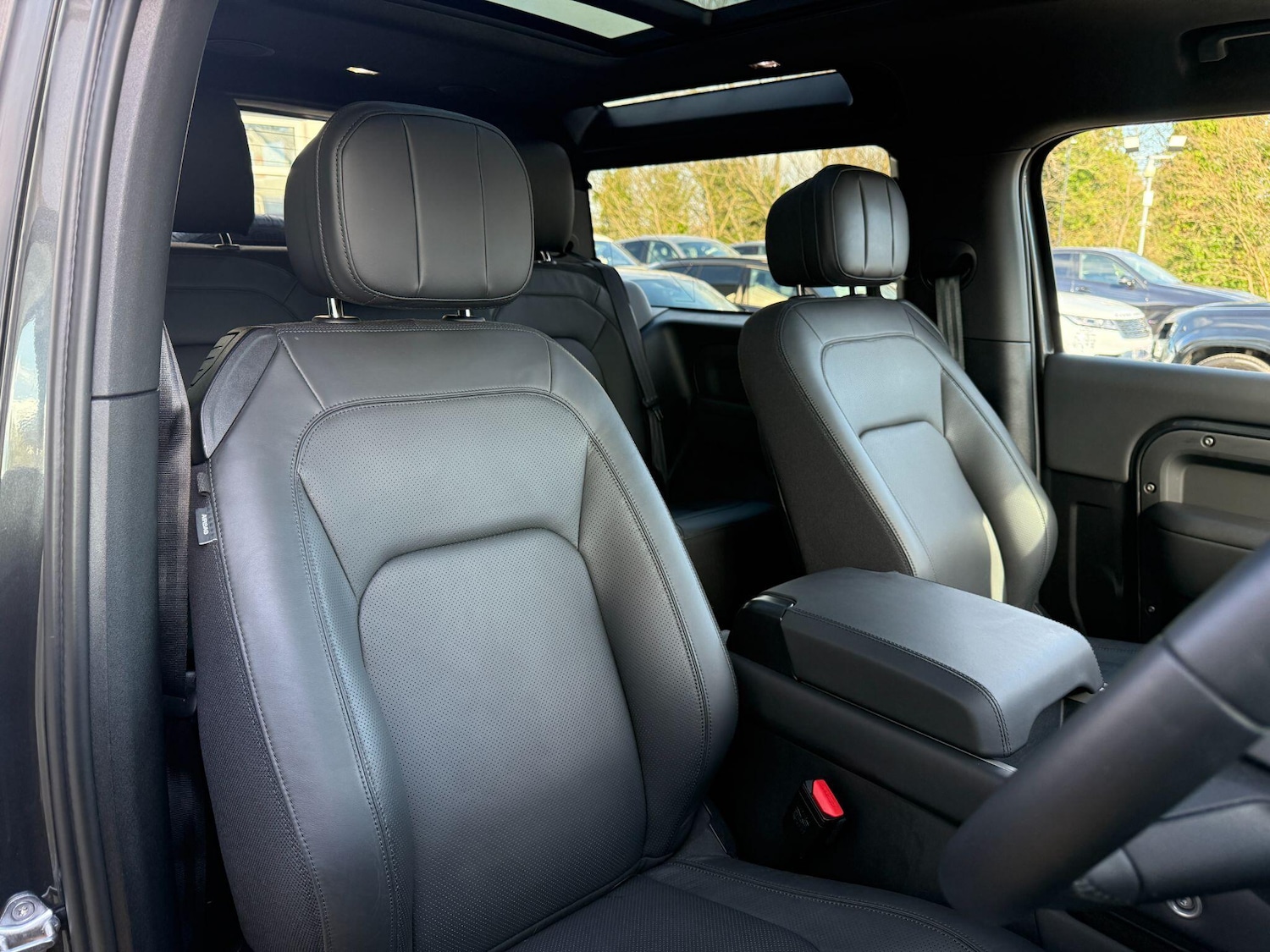 Used Land Rover Defender 90 2025 for sale - 78073014: Photo 13