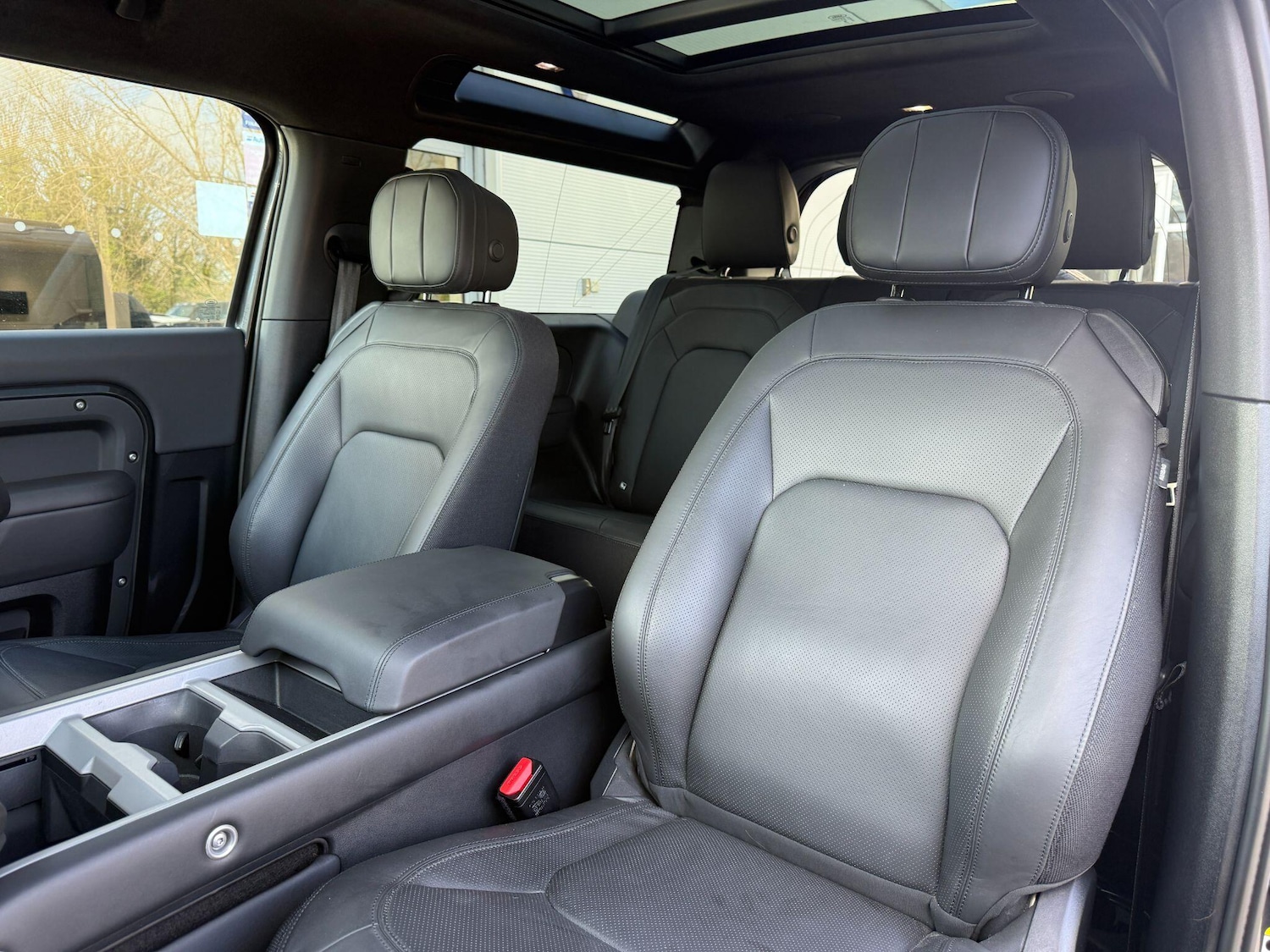 Used Land Rover Defender 90 2025 for sale - 78073014: Photo 14