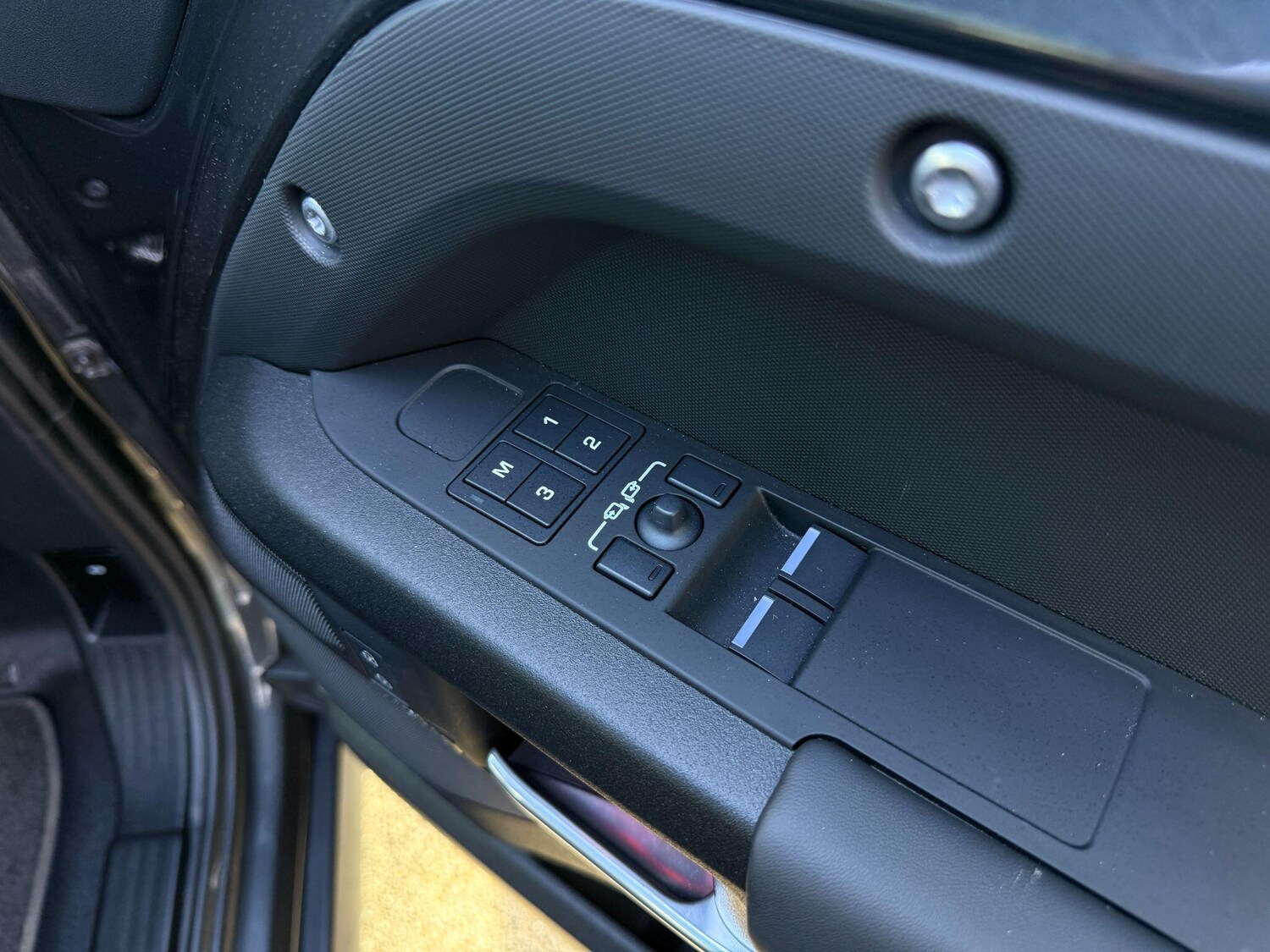 Used Land Rover Defender 90 2025 for sale - 78073014: Photo 37