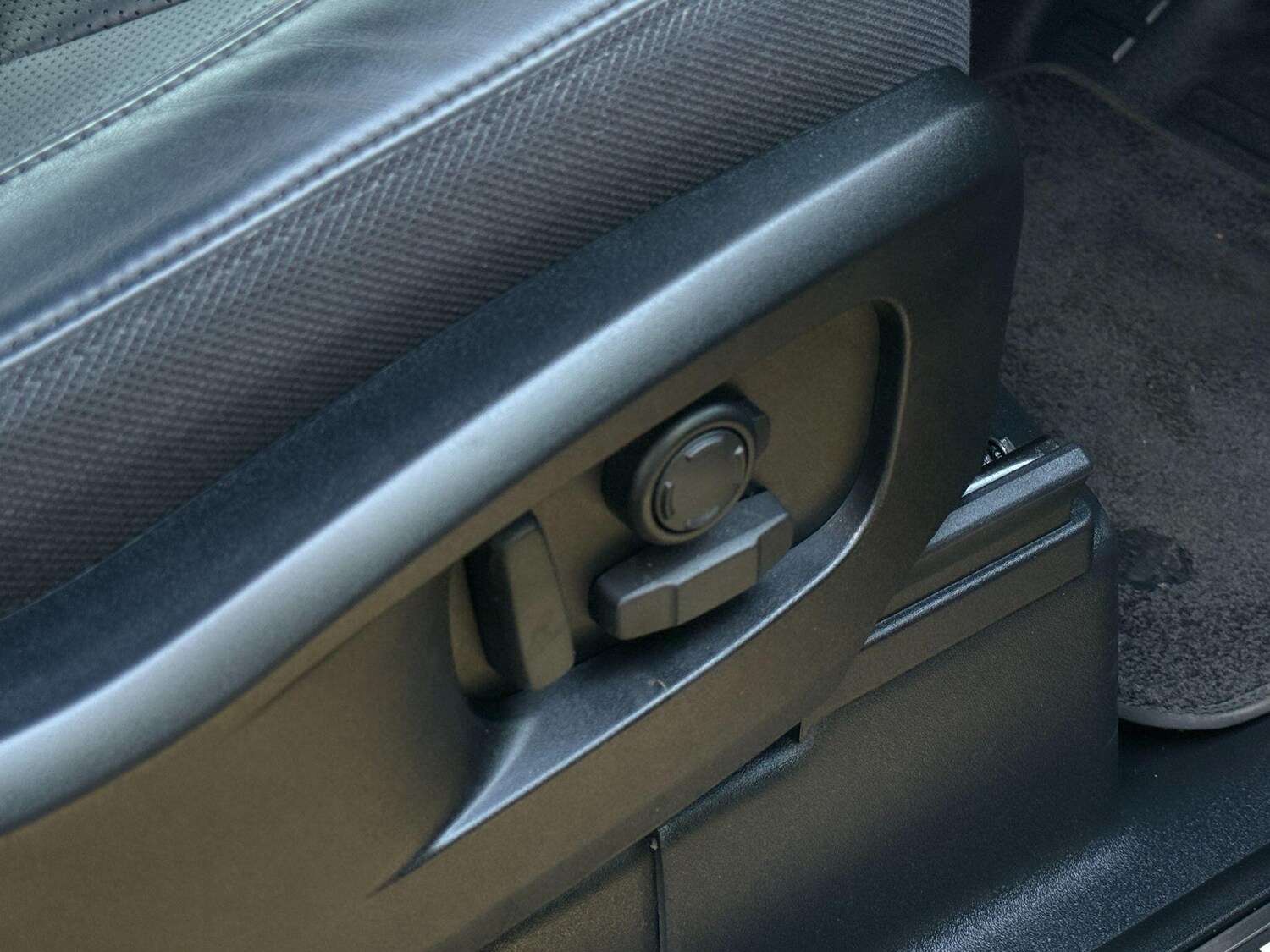 Used Land Rover Defender 90 2025 for sale - 78073014: Photo 40