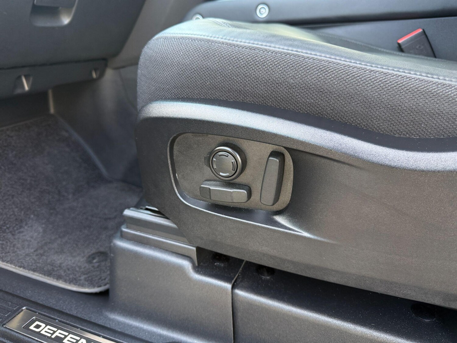 Used Land Rover Defender 90 2025 for sale - 78073014: Photo 42