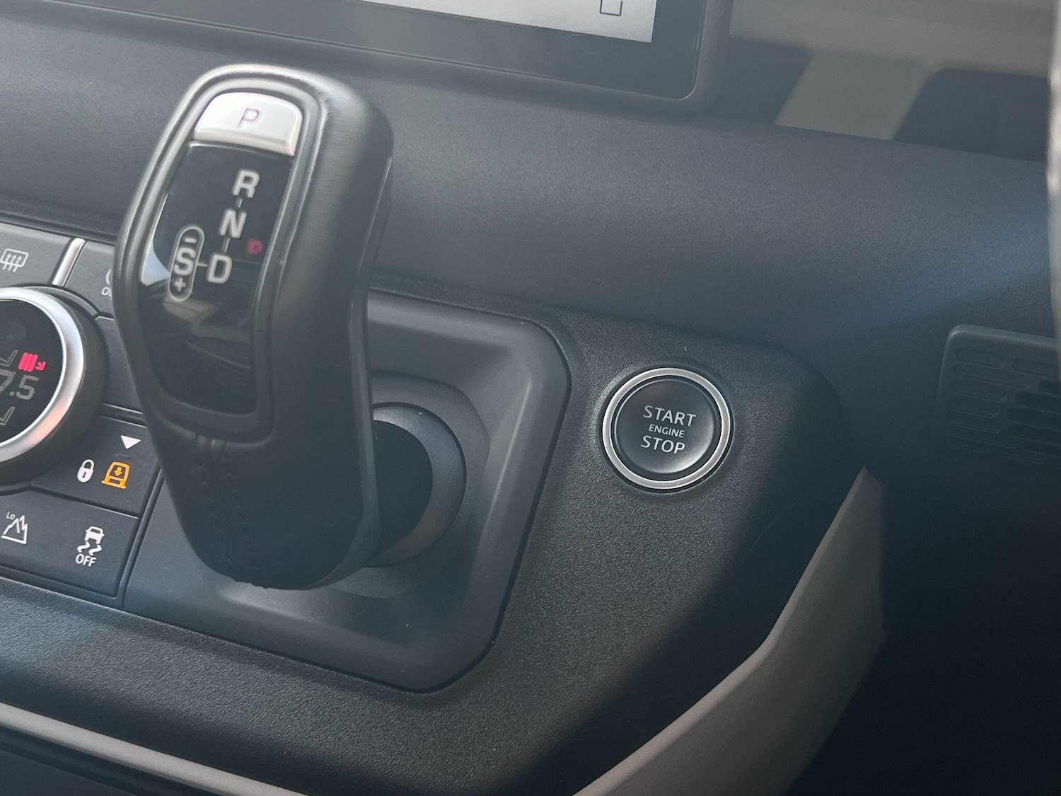 Used Land Rover Defender 90 for sale - 77215777: Photo 18