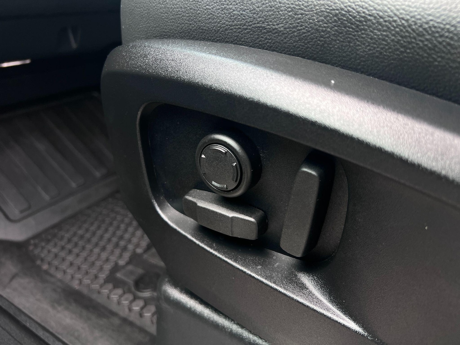 Used Land Rover Defender 90 for sale - 77215777: Photo 35