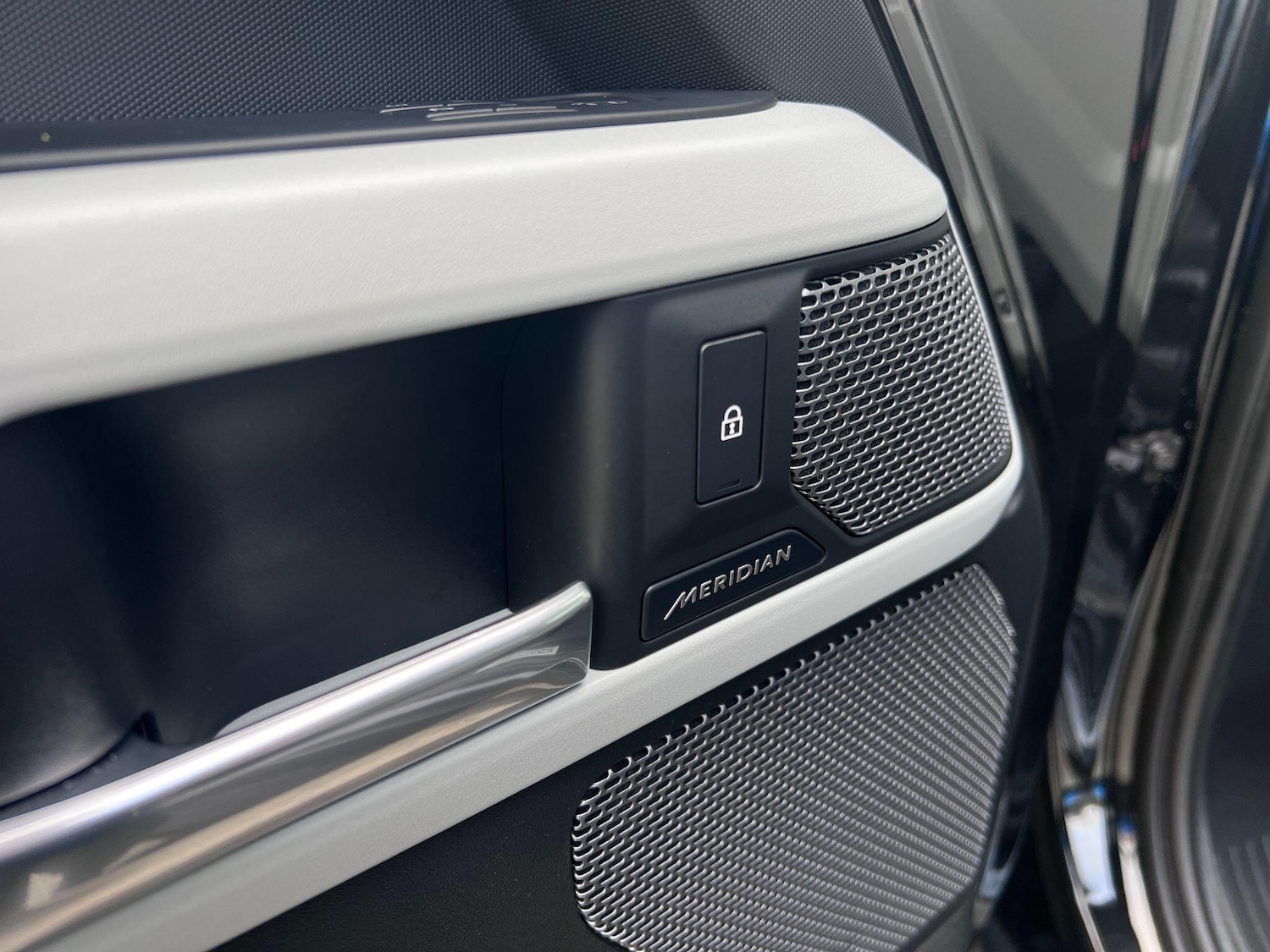 Used Land Rover Defender 90 for sale - 77215777: Photo 38