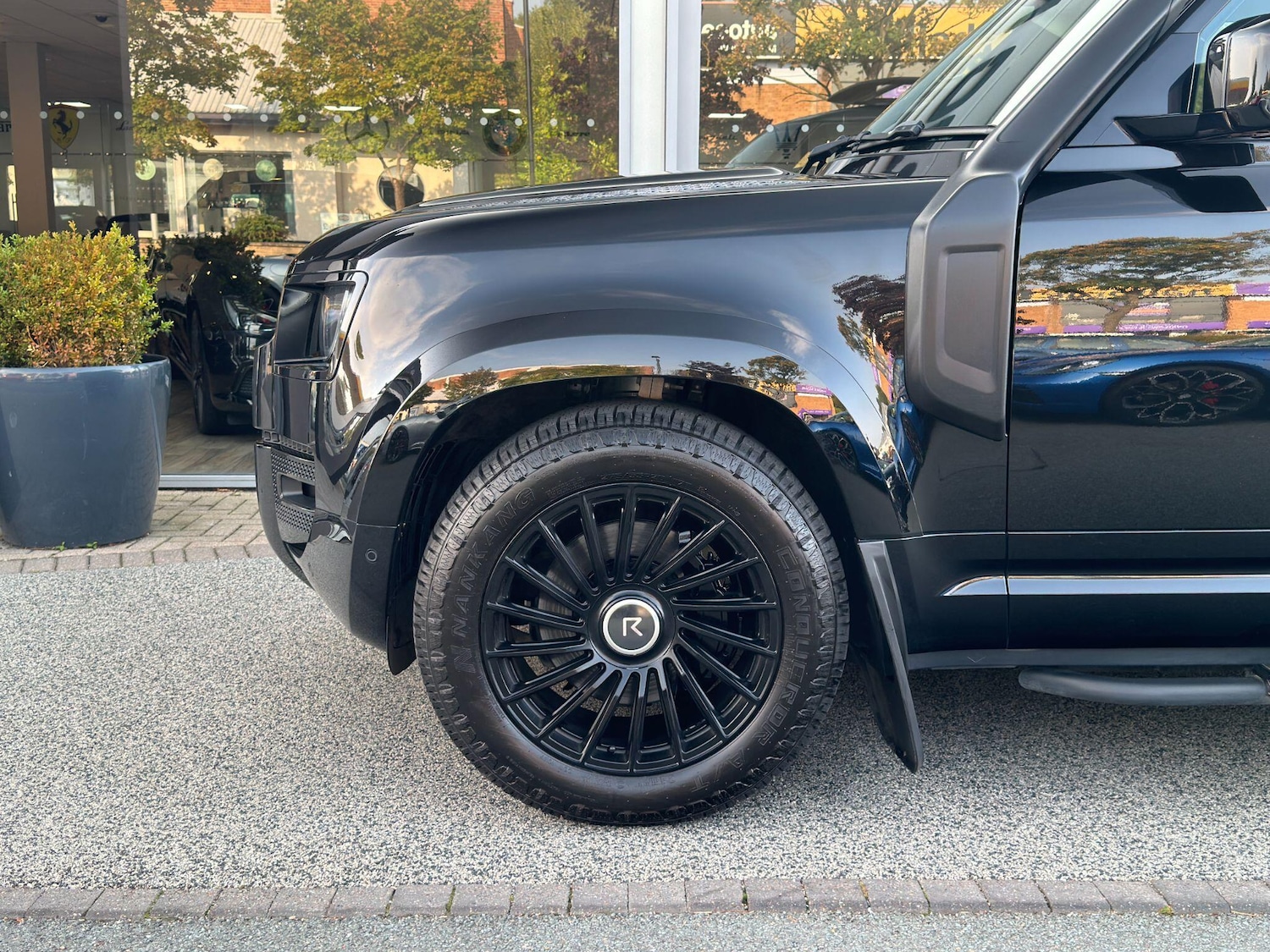 Used Land Rover Defender 90 for sale - 77215777: Photo 4