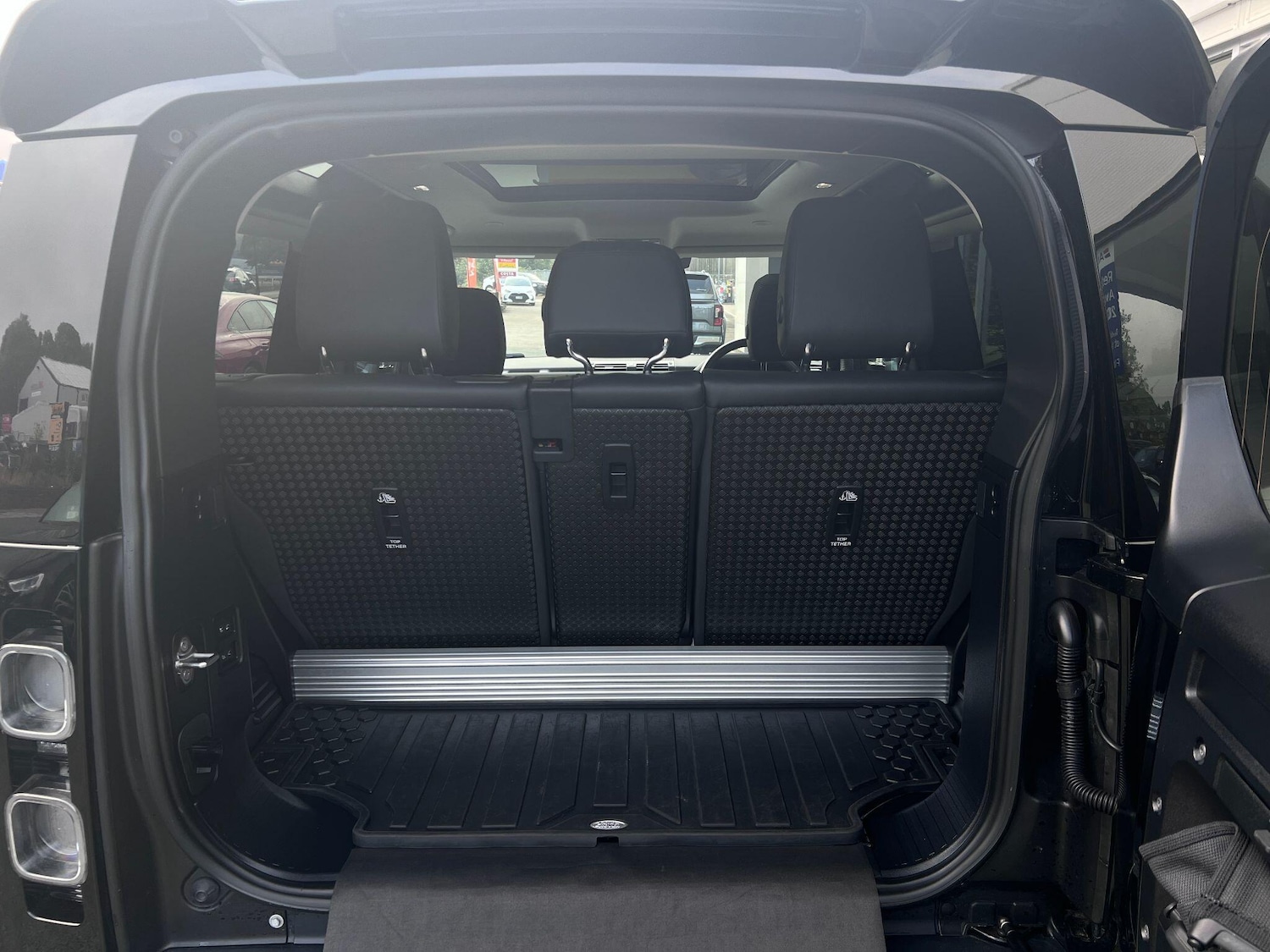 Used Land Rover Defender 90 for sale - 77215777: Photo 42