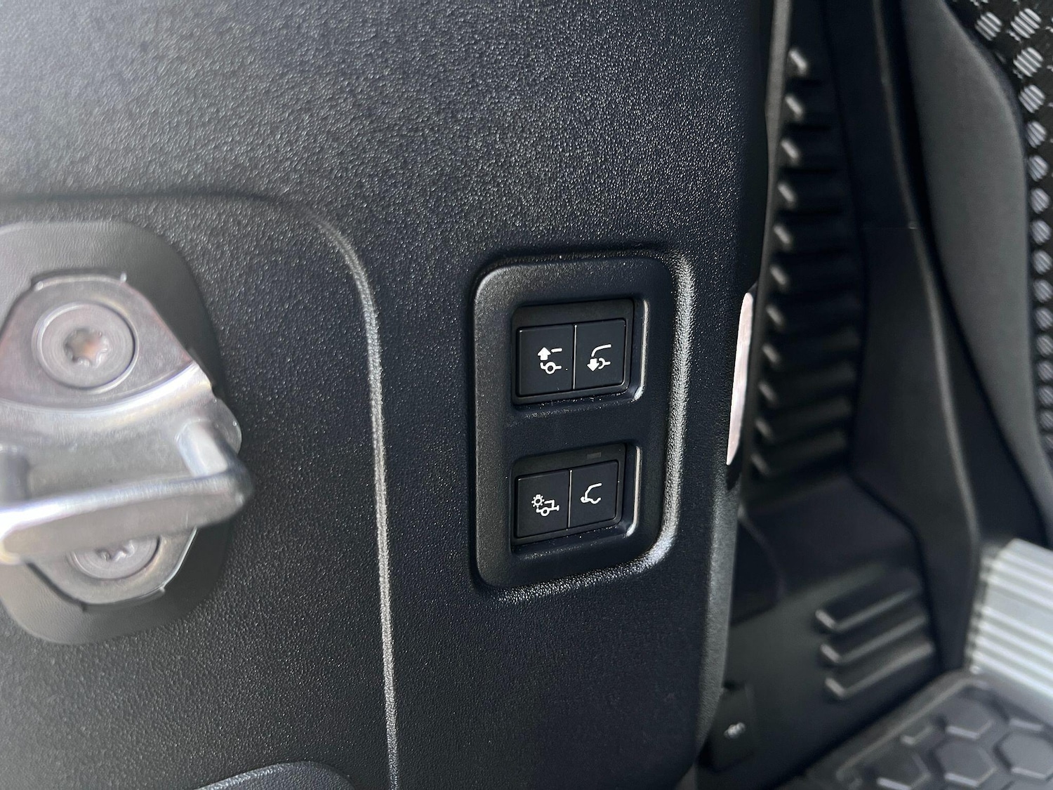 Used Land Rover Defender 90 for sale - 77215777: Photo 43