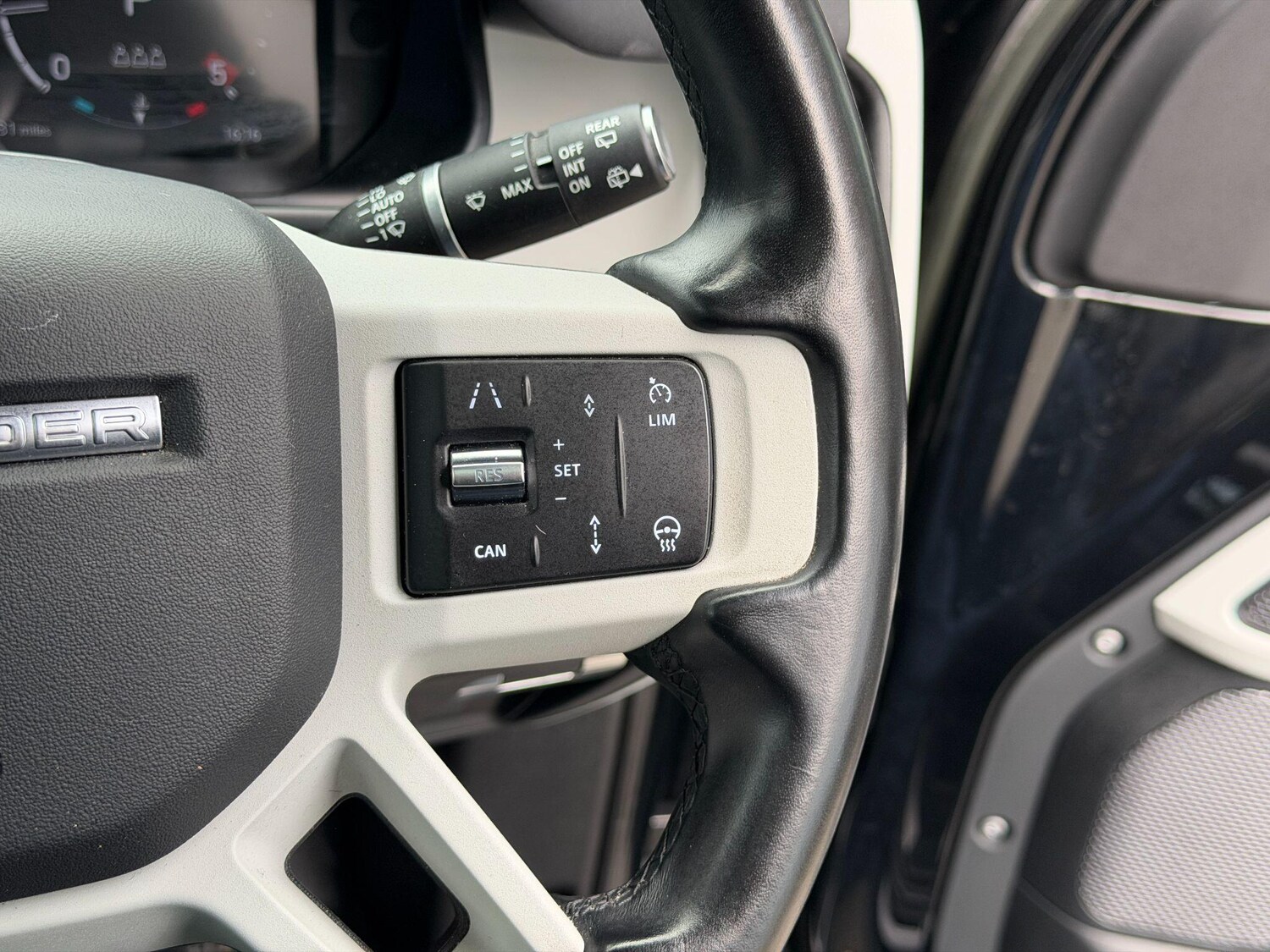 Used Land Rover Defender 110 for sale - 77671247: Photo 28