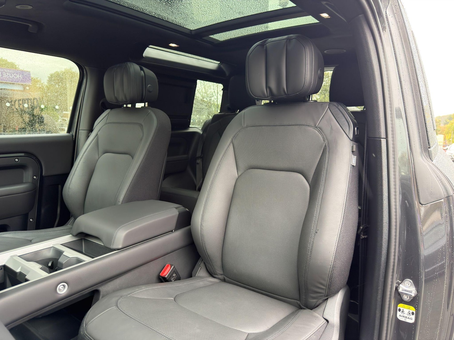 Used Land Rover Defender 90 2025 for sale - 76158375: Photo 23