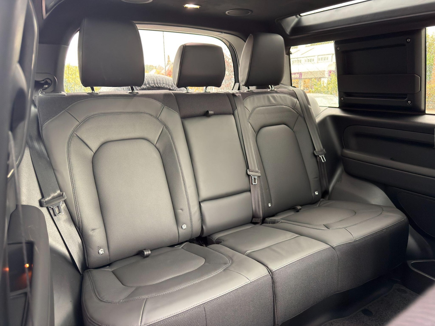 Used Land Rover Defender 90 2025 for sale - 76158375: Photo 24