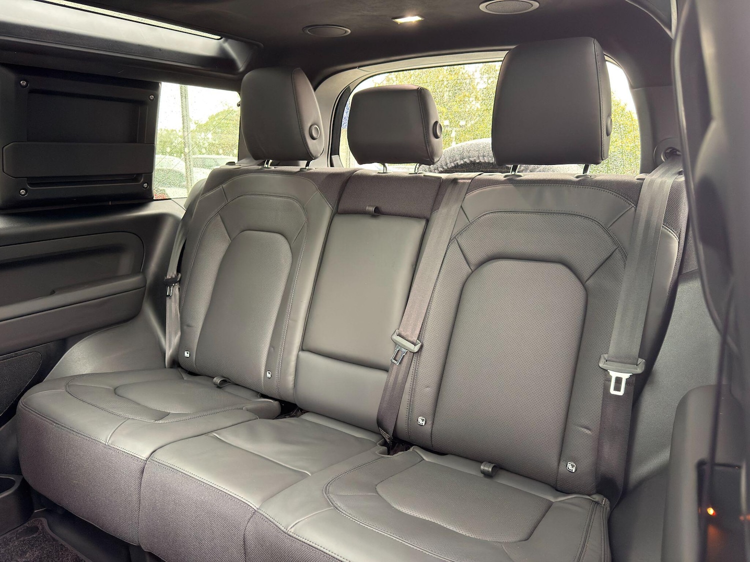 Used Land Rover Defender 90 2025 for sale - 76158375: Photo 25