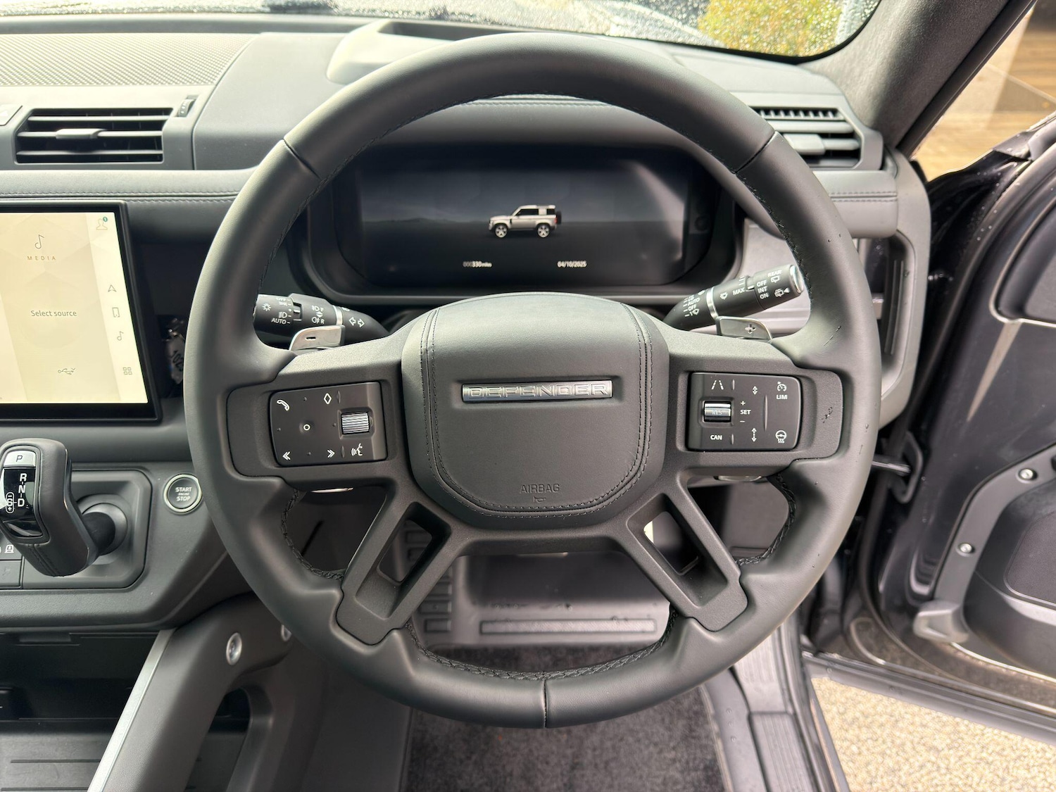 Used Land Rover Defender 90 2025 for sale - 76158375: Photo 26