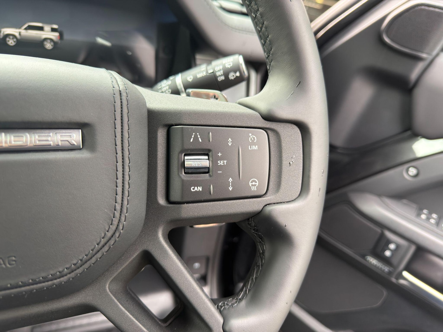 Used Land Rover Defender 90 2025 for sale - 76158375: Photo 28