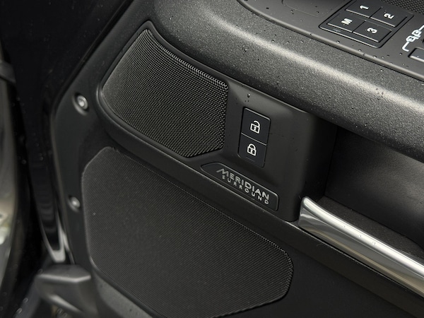 Used Land Rover Defender 90 2025 for sale - 76158375: Photo 34