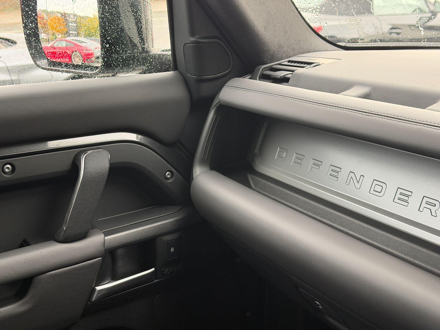 Used Land Rover Defender 90 2025 for sale - 76158375: Photo 40